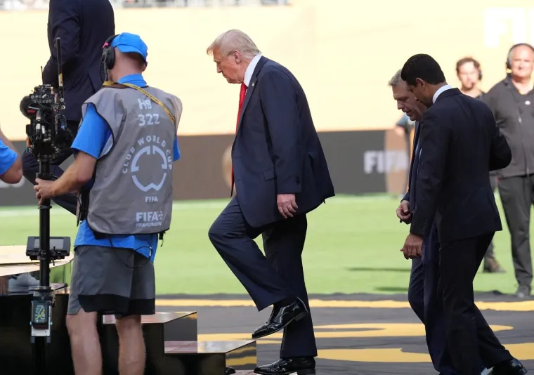 Kur&scaron;lus na pozornici zbog Trumpa: Igrači gledali u čudu, a Infantino ga nagradio vrijednim poklonom