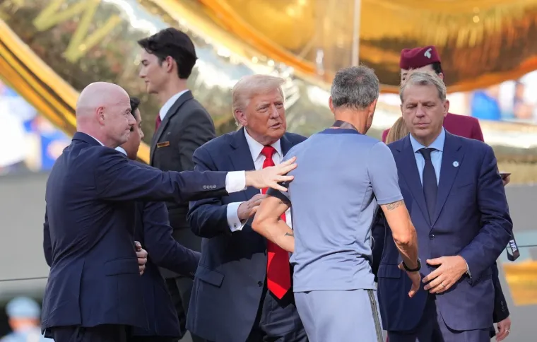 Kur&scaron;lus na pozornici zbog Trumpa: Igrači gledali u čudu, a Infantino ga nagradio vrijednim poklonom