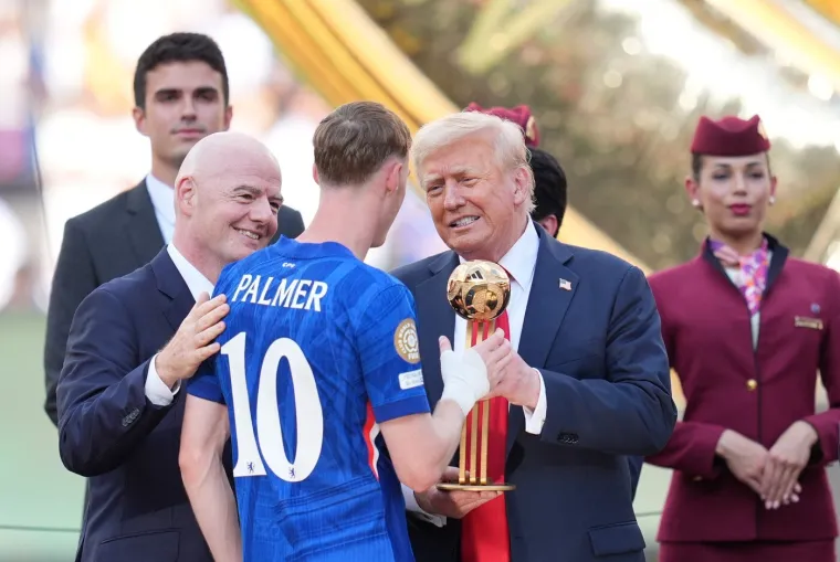 Kur&scaron;lus na pozornici zbog Trumpa: Igrači gledali u čudu, a Infantino ga nagradio vrijednim poklonom