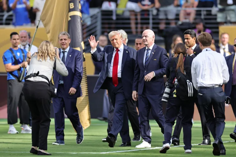 Kur&scaron;lus na pozornici zbog Trumpa: Igrači gledali u čudu, a Infantino ga nagradio vrijednim poklonom