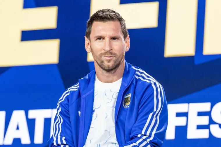 Messi je do&scaron;ao, a legende su stajale u redu: Brady, Đoković i Durant tražili fotografiju s njim