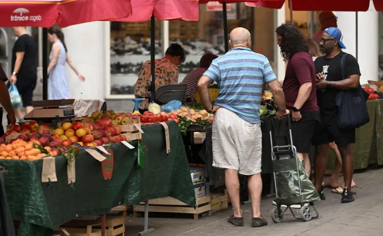 Provjerili smo subotnje cijene na Dolcu: Evo koliko ko&scaron;taju tre&scaron;nje, marelice i lički krumpir