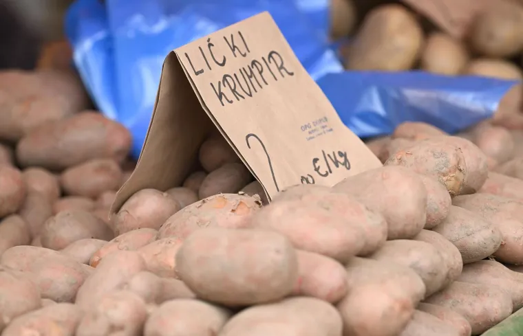 Provjerili smo subotnje cijene na Dolcu: Evo koliko ko&scaron;taju tre&scaron;nje, marelice i lički krumpir