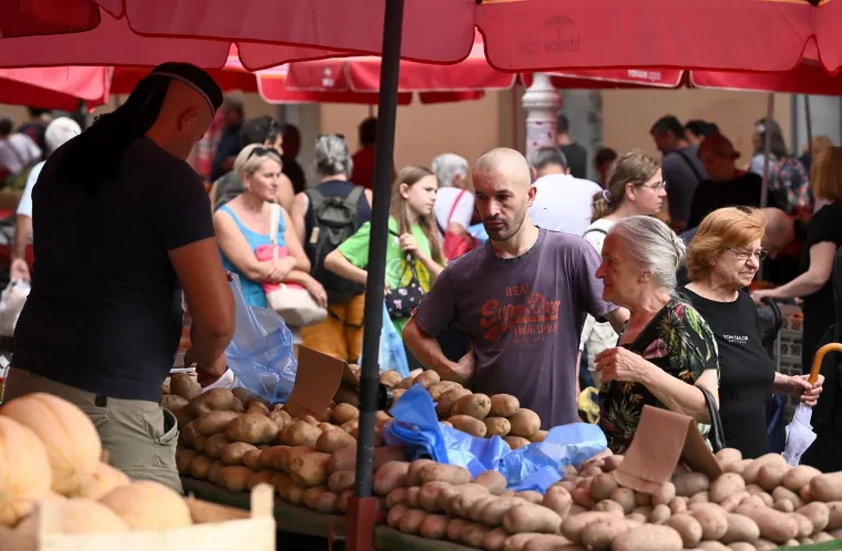 Provjerili smo subotnje cijene na Dolcu: Evo koliko ko&scaron;taju tre&scaron;nje, marelice i lički krumpir