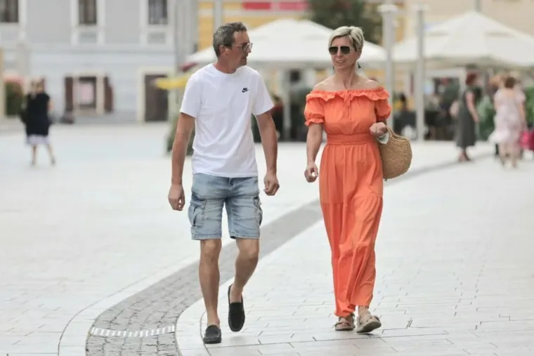 Atraktivna plavu&scaron;a u zebrastoj haljini zasjenila sve na &scaron;pici