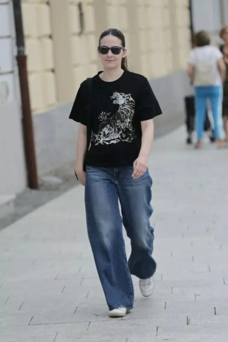 Atraktivna plavu&scaron;a u zebrastoj haljini zasjenila sve na &scaron;pici