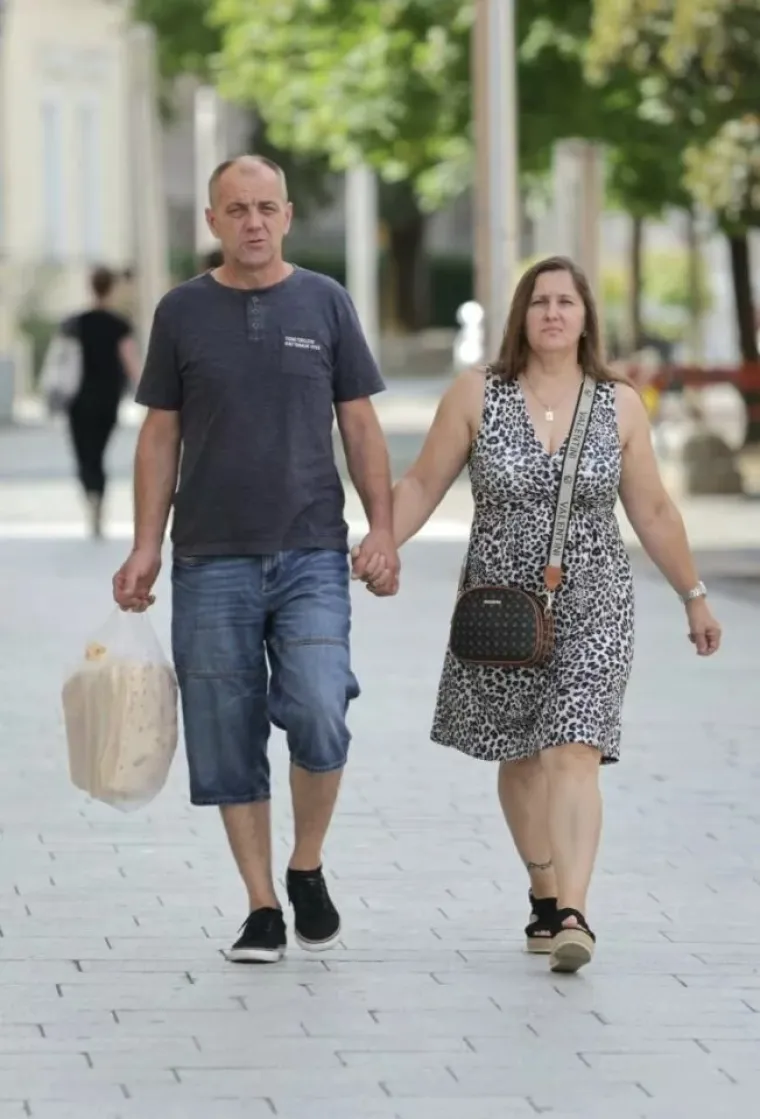 Atraktivna plavu&scaron;a u zebrastoj haljini zasjenila sve na &scaron;pici