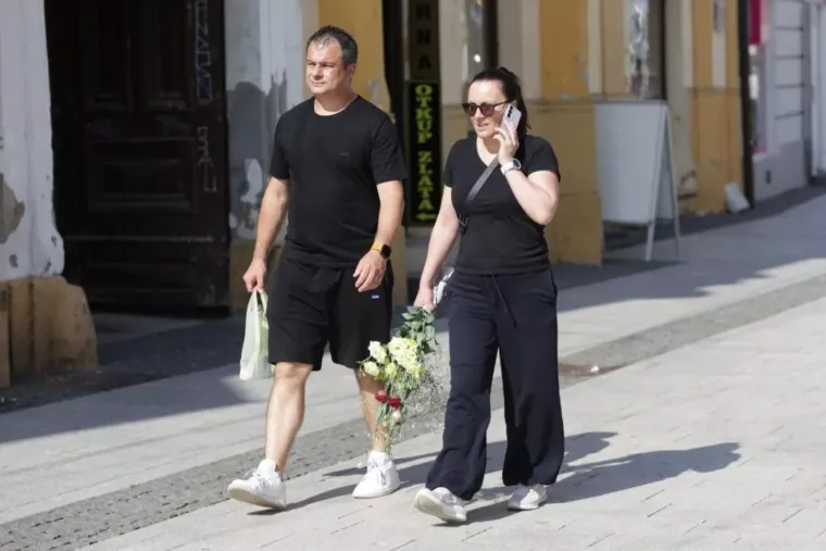 Atraktivna plavu&scaron;a u zebrastoj haljini zasjenila sve na &scaron;pici