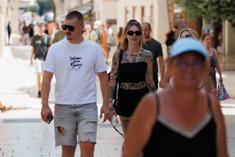 Nećete moći skinuti pogled: Zanosne ljepotice pretvorile Zadar u modnu pistu