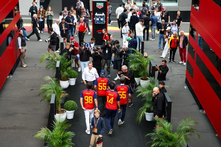 F1 bruji o finalu SP-a: Momci stigli u dresovima, Alonso već zna gdje će biti nakon utrke