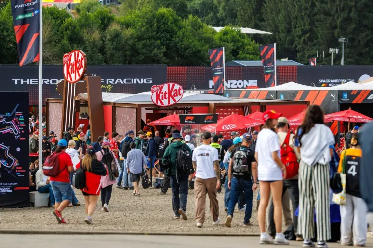 F1 bruji o finalu SP-a: Momci stigli u dresovima, Alonso već zna gdje će biti nakon utrke