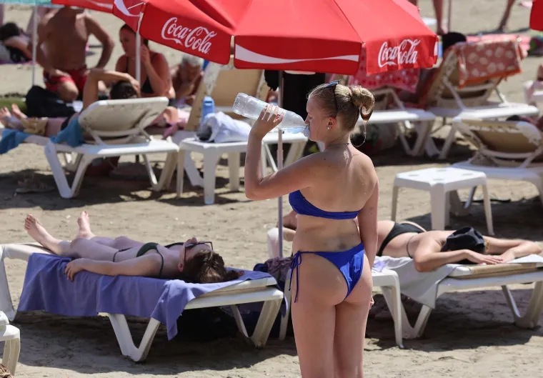 Bačvice prepune kupača: Splićani i turisti spas od toplinskog vala prona&scaron;li u moru