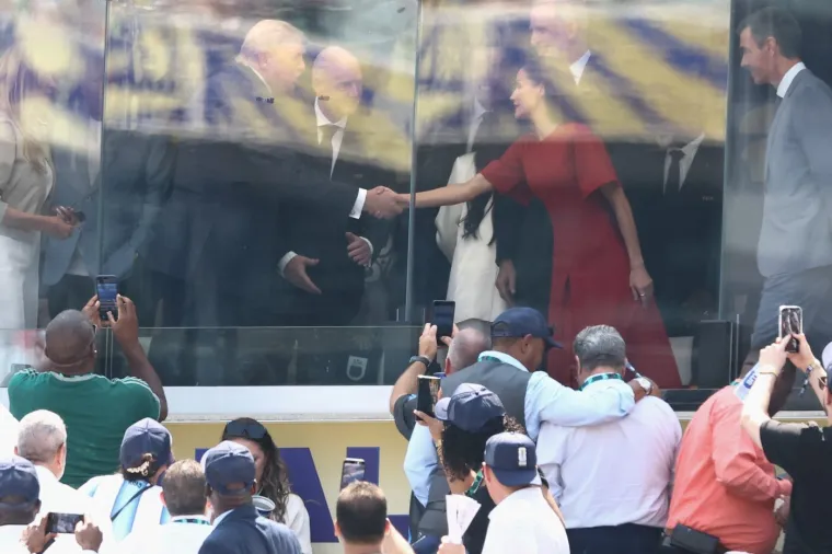 Trump je isto na finalu SP-a - jedva da se vidi. Melania je s njim, a evo tko im pravi dru&scaron;tvo