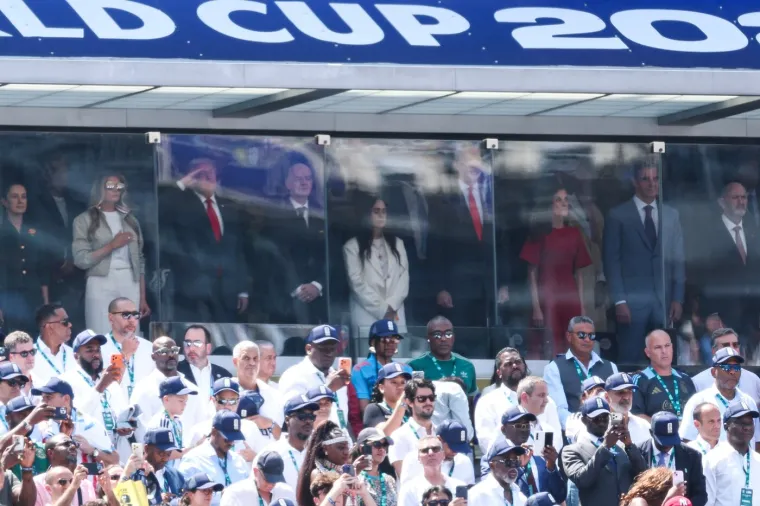 Trump je isto na finalu SP-a - jedva da se vidi. Melania je s njim, a evo tko im pravi dru&scaron;tvo