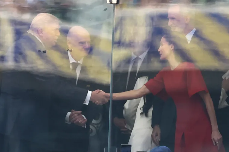 Trump je isto na finalu SP-a - jedva da se vidi. Melania je s njim, a evo tko im pravi dru&scaron;tvo