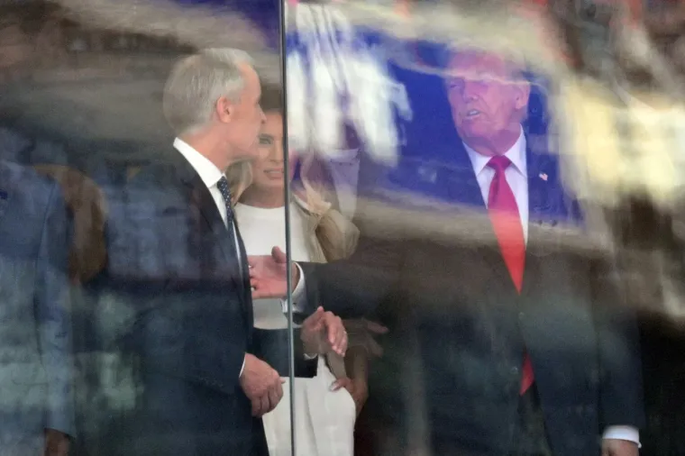 Trump je isto na finalu SP-a - jedva da se vidi. Melania je s njim, a evo tko im pravi dru&scaron;tvo