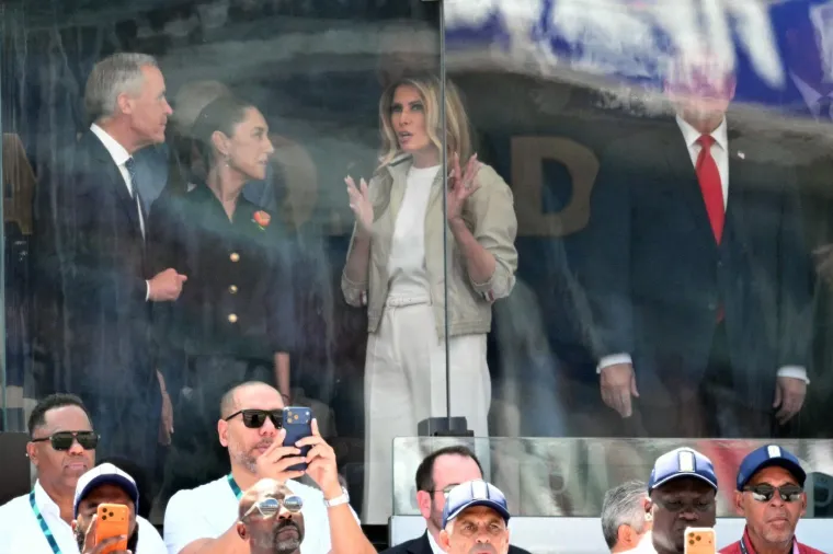 Trump je isto na finalu SP-a - jedva da se vidi. Melania je s njim, a evo tko im pravi dru&scaron;tvo