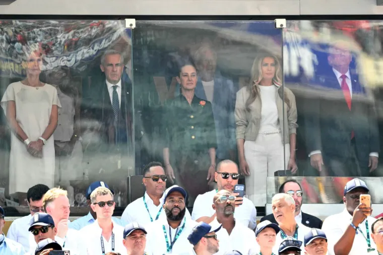 Trump je isto na finalu SP-a - jedva da se vidi. Melania je s njim, a evo tko im pravi dru&scaron;tvo