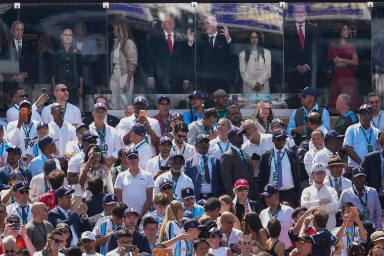 Trump je isto na finalu SP-a - jedva da se vidi. Melania je s njim, a evo tko im pravi dru&scaron;tvo