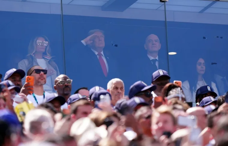Trump je isto na finalu SP-a - jedva da se vidi. Melania je s njim, a evo tko im pravi dru&scaron;tvo