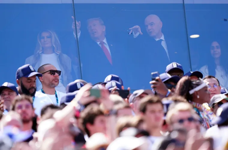 Trump je isto na finalu SP-a - jedva da se vidi. Melania je s njim, a evo tko im pravi dru&scaron;tvo