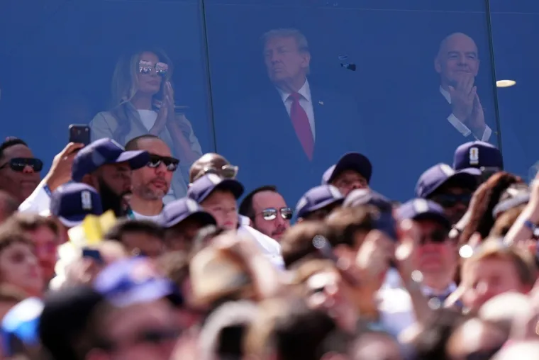 Trump je isto na finalu SP-a - jedva da se vidi. Melania je s njim, a evo tko im pravi dru&scaron;tvo