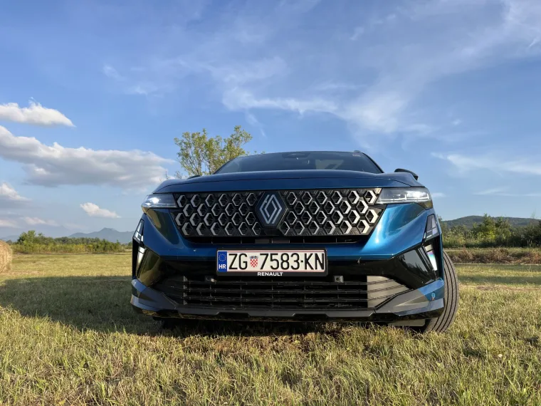 Ovaj obiteljski SUV privlači poglede, &scaron;tedi gorivo i vozi odlično &ndash; ali postoji kvaka