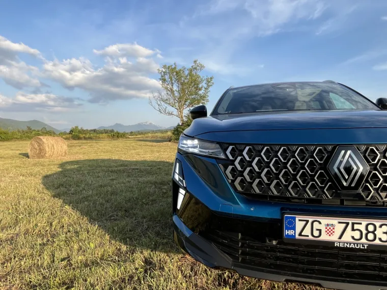 Ovaj obiteljski SUV privlači poglede, &scaron;tedi gorivo i vozi odlično &ndash; ali postoji kvaka