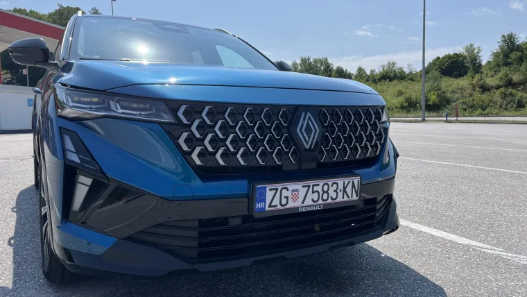 Ovaj obiteljski SUV privlači poglede, &scaron;tedi gorivo i vozi odlično &ndash; ali postoji kvaka