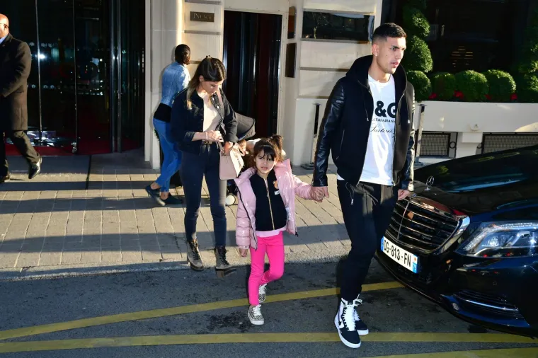 Nakon kaosa žele vidjeti Paredesovu suprugu: Atraktivna Camila oduzima dah