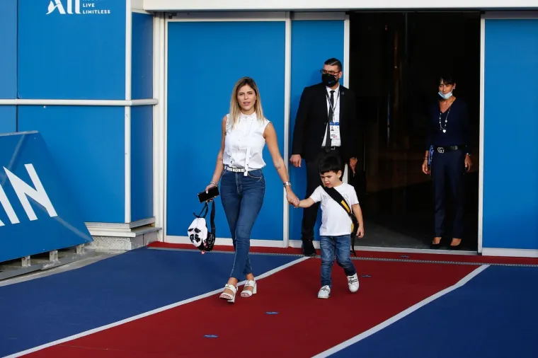 Nakon kaosa žele vidjeti Paredesovu suprugu: Atraktivna Camila oduzima dah