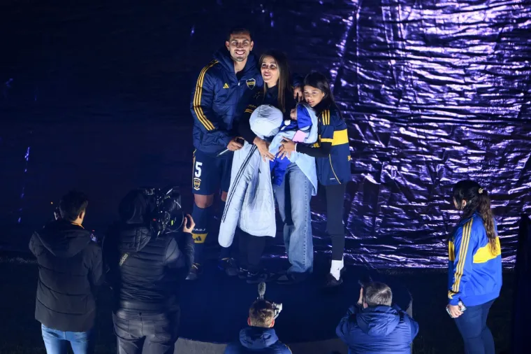 Nakon kaosa žele vidjeti Paredesovu suprugu: Atraktivna Camila oduzima dah