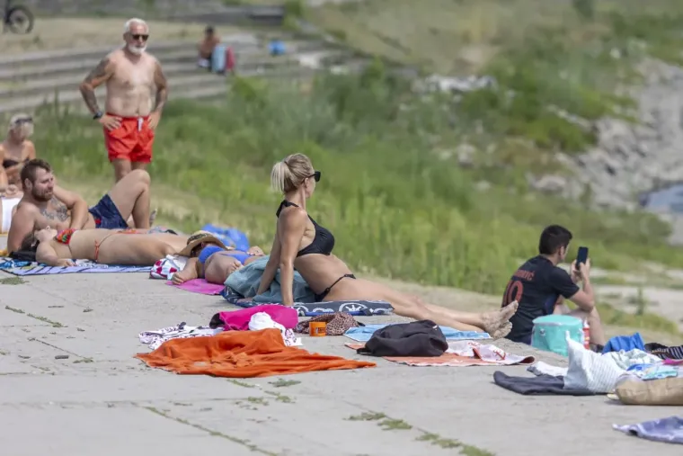 Vrući vikend, jo&scaron; vruća atmosfera: Zgodne legice u badićima okupirale Kopiku