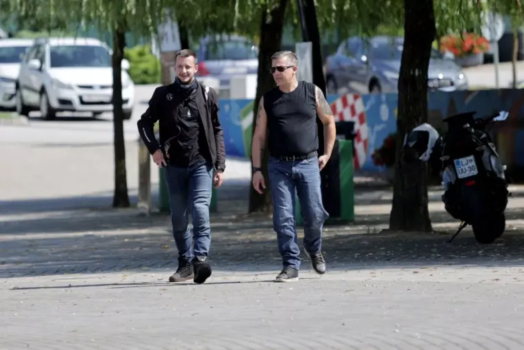 Tko je sve uživao uz Muru? Plavu&scaron;a u cvjetnoj haljini posebno je privukla pažnju prolaznika