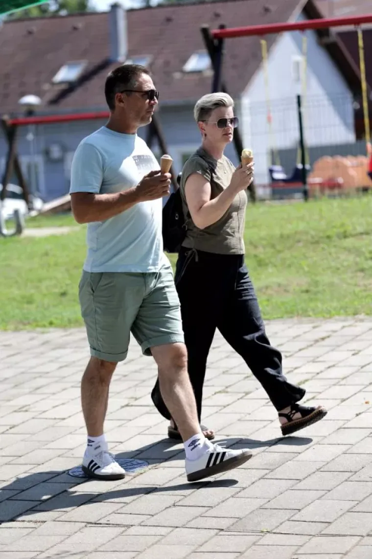Tko je sve uživao uz Muru? Plavu&scaron;a u cvjetnoj haljini posebno je privukla pažnju prolaznika