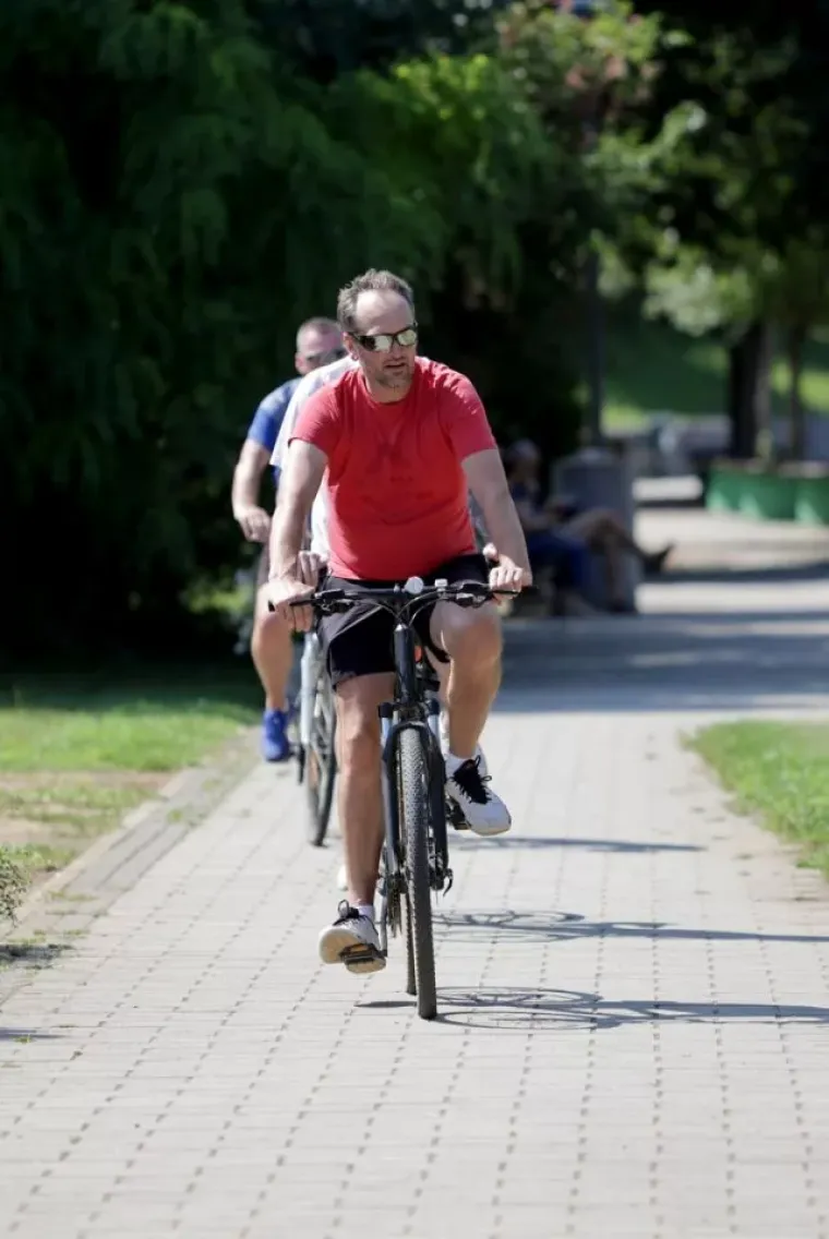 Tko je sve uživao uz Muru? Plavu&scaron;a u cvjetnoj haljini posebno je privukla pažnju prolaznika
