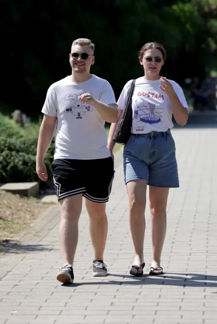 Tko je sve uživao uz Muru? Plavu&scaron;a u cvjetnoj haljini posebno je privukla pažnju prolaznika