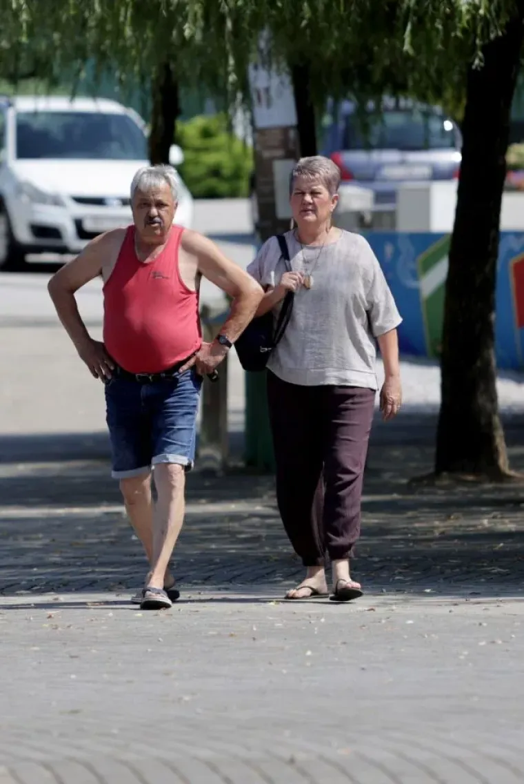 Tko je sve uživao uz Muru? Plavu&scaron;a u cvjetnoj haljini posebno je privukla pažnju prolaznika