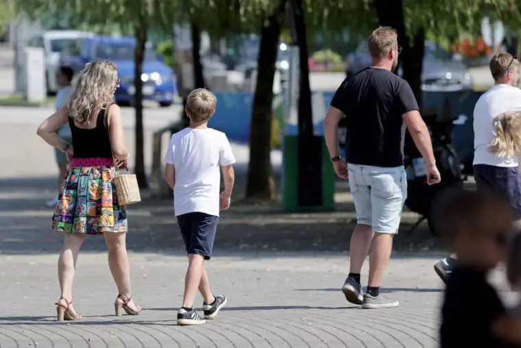 Tko je sve uživao uz Muru? Plavu&scaron;a u cvjetnoj haljini posebno je privukla pažnju prolaznika