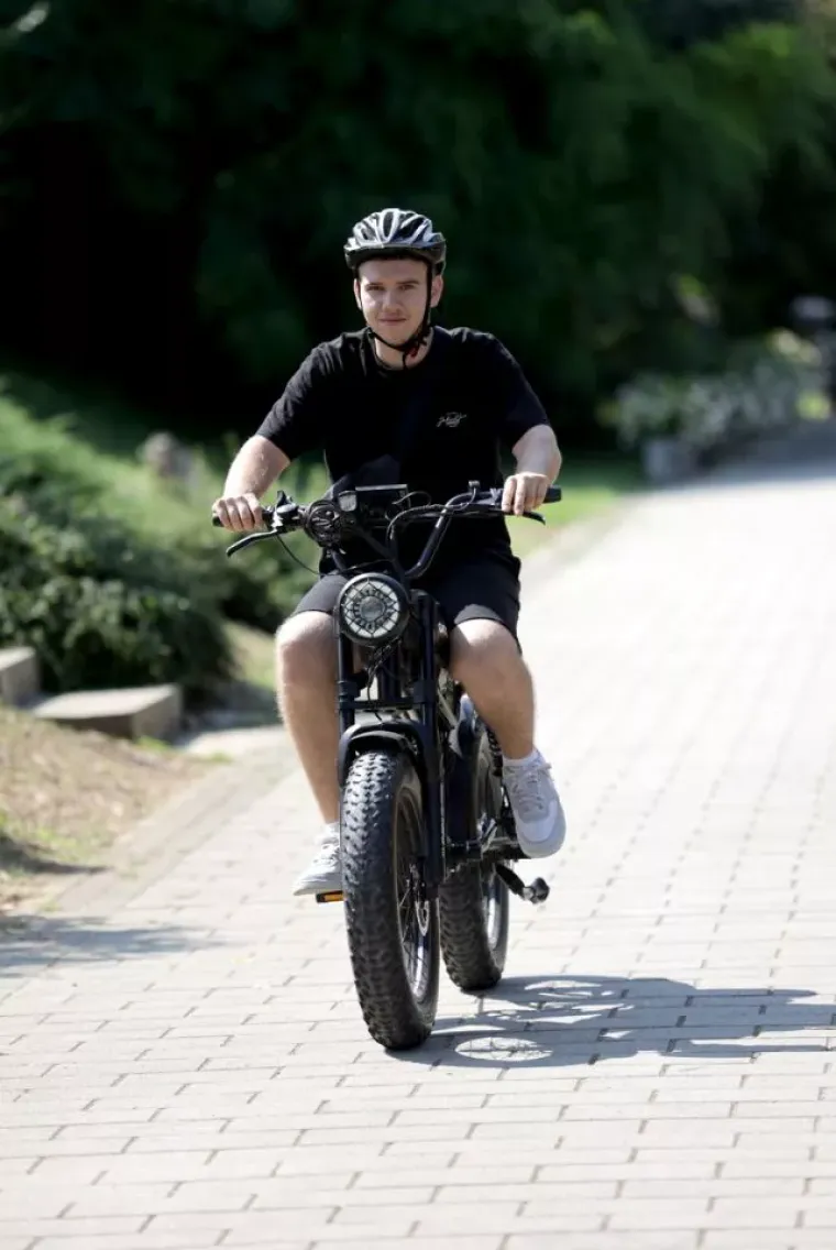 Tko je sve uživao uz Muru? Plavu&scaron;a u cvjetnoj haljini posebno je privukla pažnju prolaznika