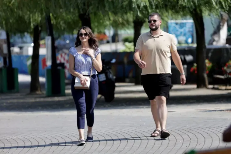 Tko je sve uživao uz Muru? Plavu&scaron;a u cvjetnoj haljini posebno je privukla pažnju prolaznika