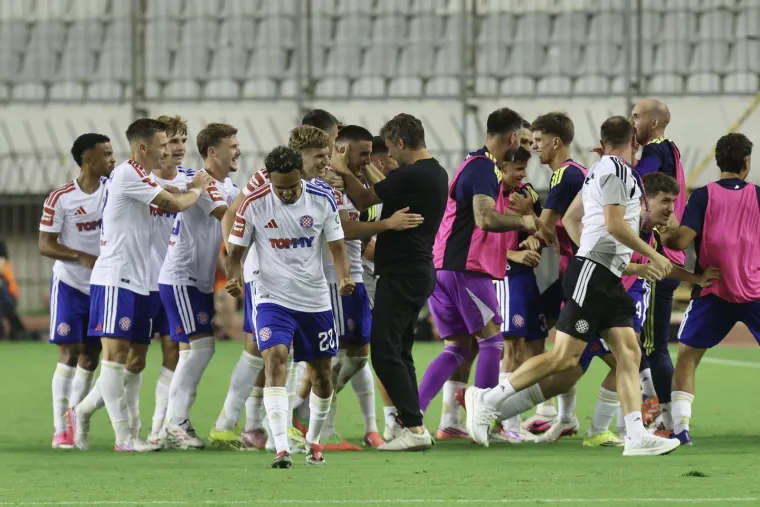 Sjajna koreografija i užareno grotlo Poljuda: Pogledajte kako je izgledala ta divna splitska noć