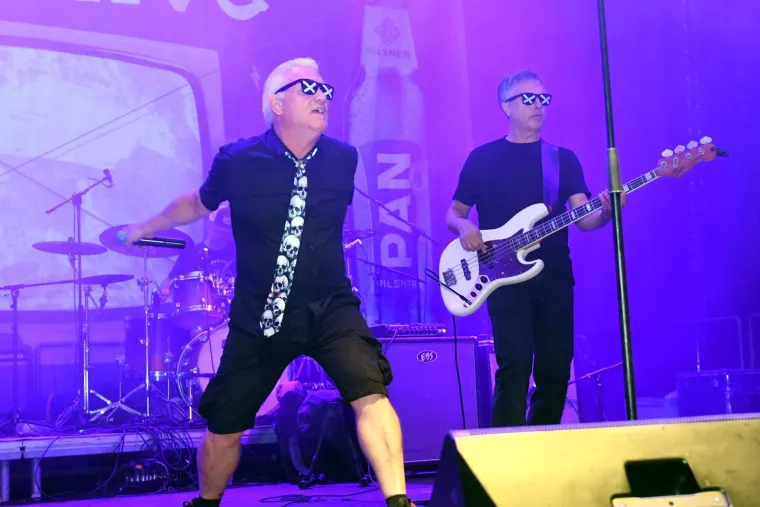 Nisu ih zaustavili ni pljuskovi: Pogledajte atmosferu s prve večeri RockLive Festivala