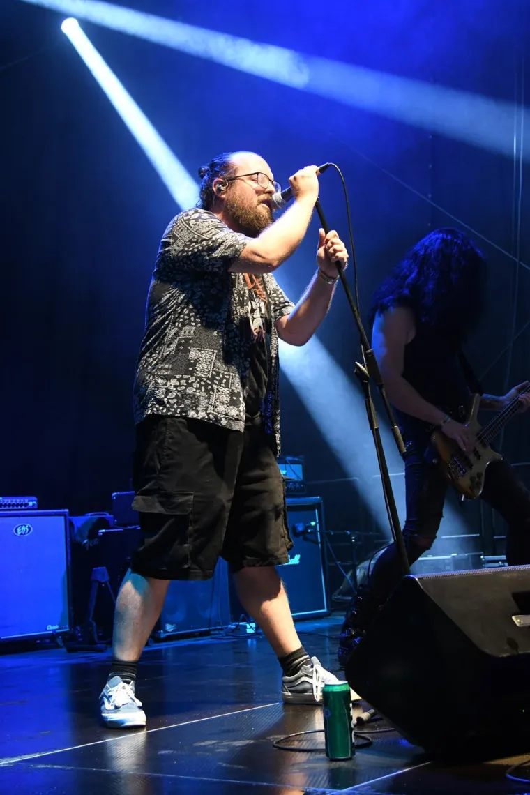Nisu ih zaustavili ni pljuskovi: Pogledajte atmosferu s prve večeri RockLive Festivala