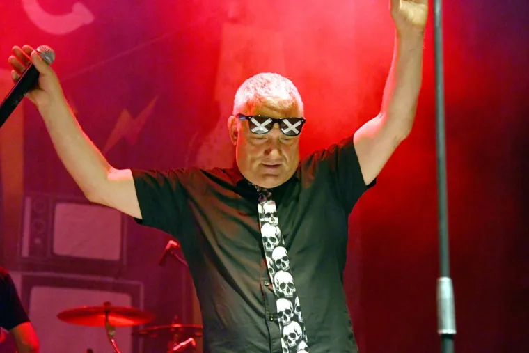 Nisu ih zaustavili ni pljuskovi: Pogledajte atmosferu s prve večeri RockLive Festivala