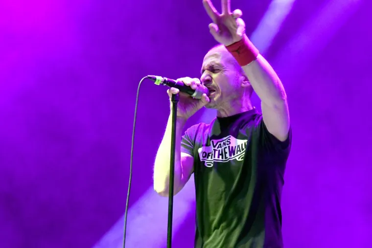 Nisu ih zaustavili ni pljuskovi: Pogledajte atmosferu s prve večeri RockLive Festivala
