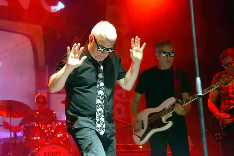 Nisu ih zaustavili ni pljuskovi: Pogledajte atmosferu s prve večeri RockLive Festivala