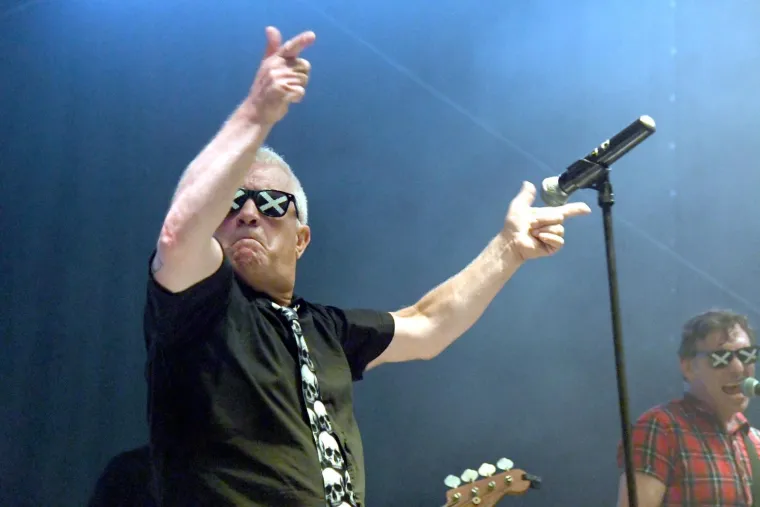 Nisu ih zaustavili ni pljuskovi: Pogledajte atmosferu s prve večeri RockLive Festivala