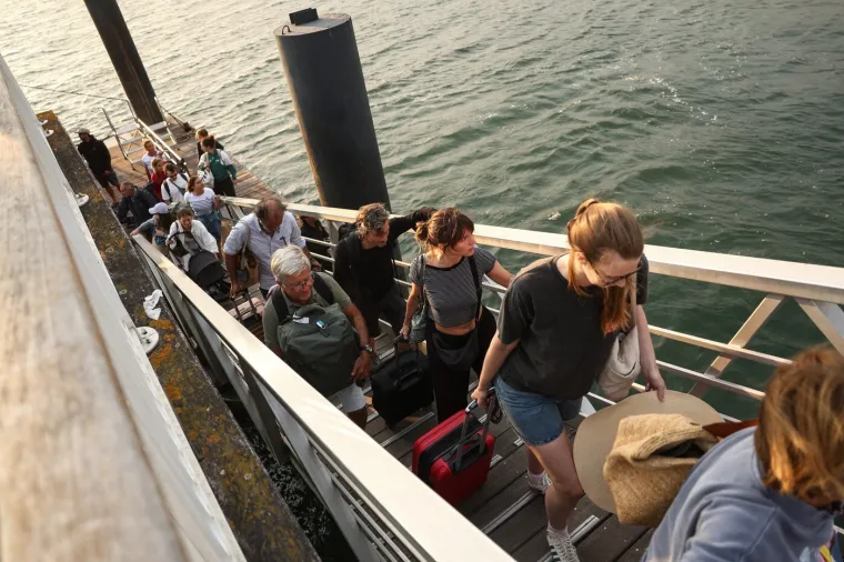 Apokaliptične slike iz popularnog turističkog odredi&scaron;ta: Hrvatski kanader stiže u pomoć