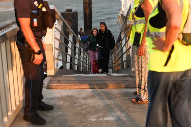 Apokaliptične slike iz popularnog turističkog odredi&scaron;ta: Hrvatski kanader stiže u pomoć